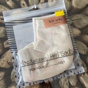 Moisturizing heel socks